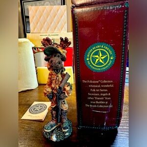 Boyds Bears the Folkstone Collection "Ernest Hemmingmoose" Figurine   